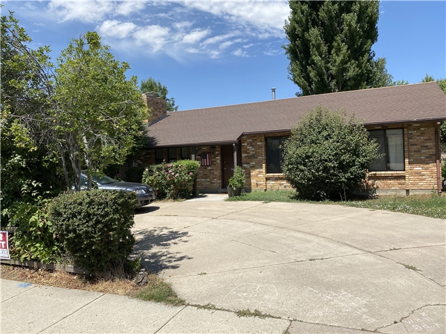 Centerville House: 512 Applewood Dr