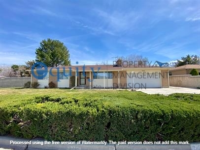 Sandy House: 8545 S 440 E