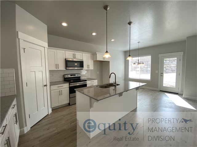 Riverton Townhome: 16102 S Truss Dr
