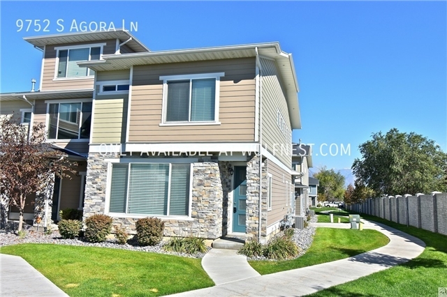 South Jordan Townhome: 9752 S Agora Ln