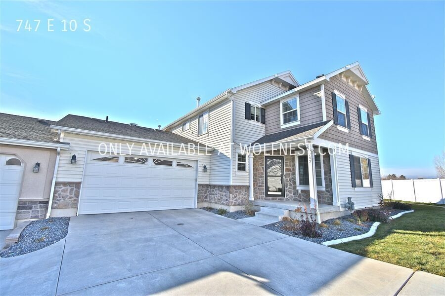 American Fork Townhome: 747 E 10 S