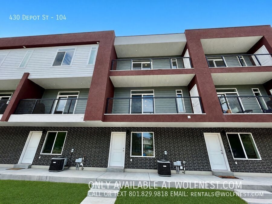 Clearfield Townhome: 430 E Depot St