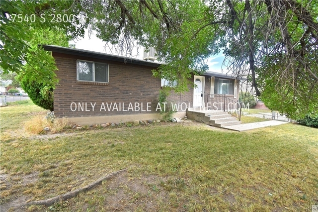 West Jordan House: 7540 S 2800 W