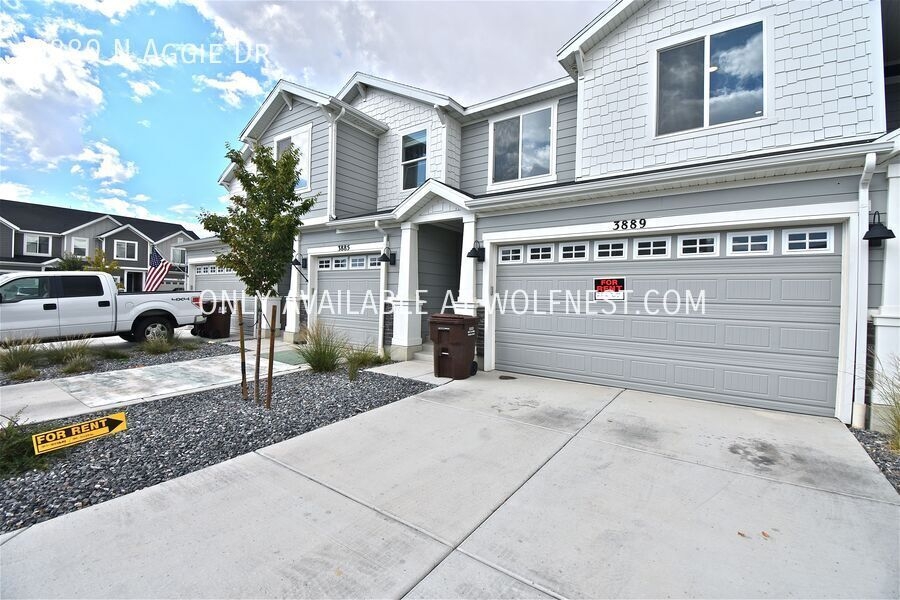 Eagle Mountain Townhome: 3889 N Aggie Dr