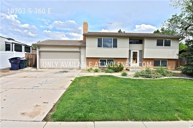 Sandy House: 10203 S 360 E