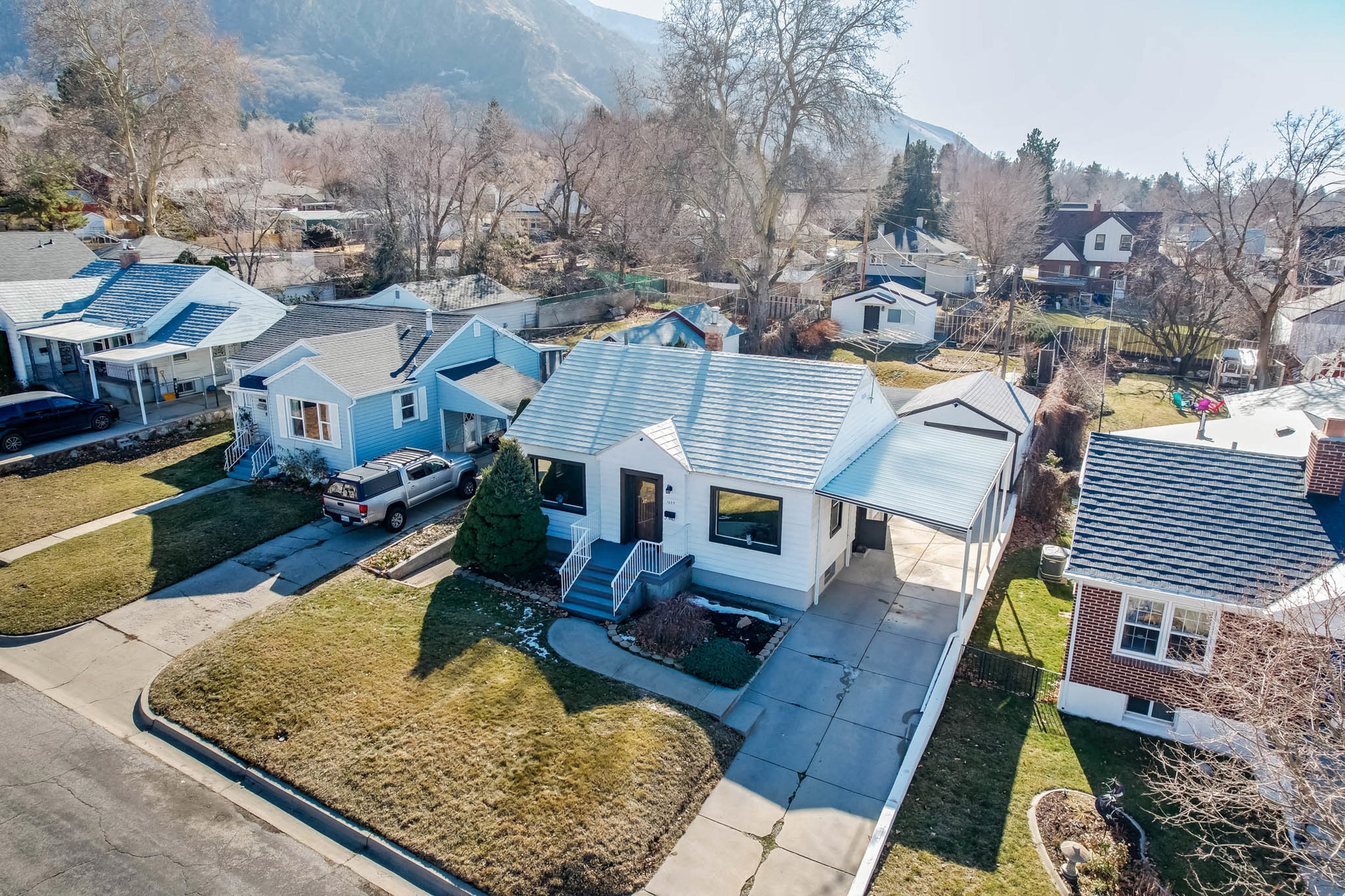 Ogden House: 1609 Lake St