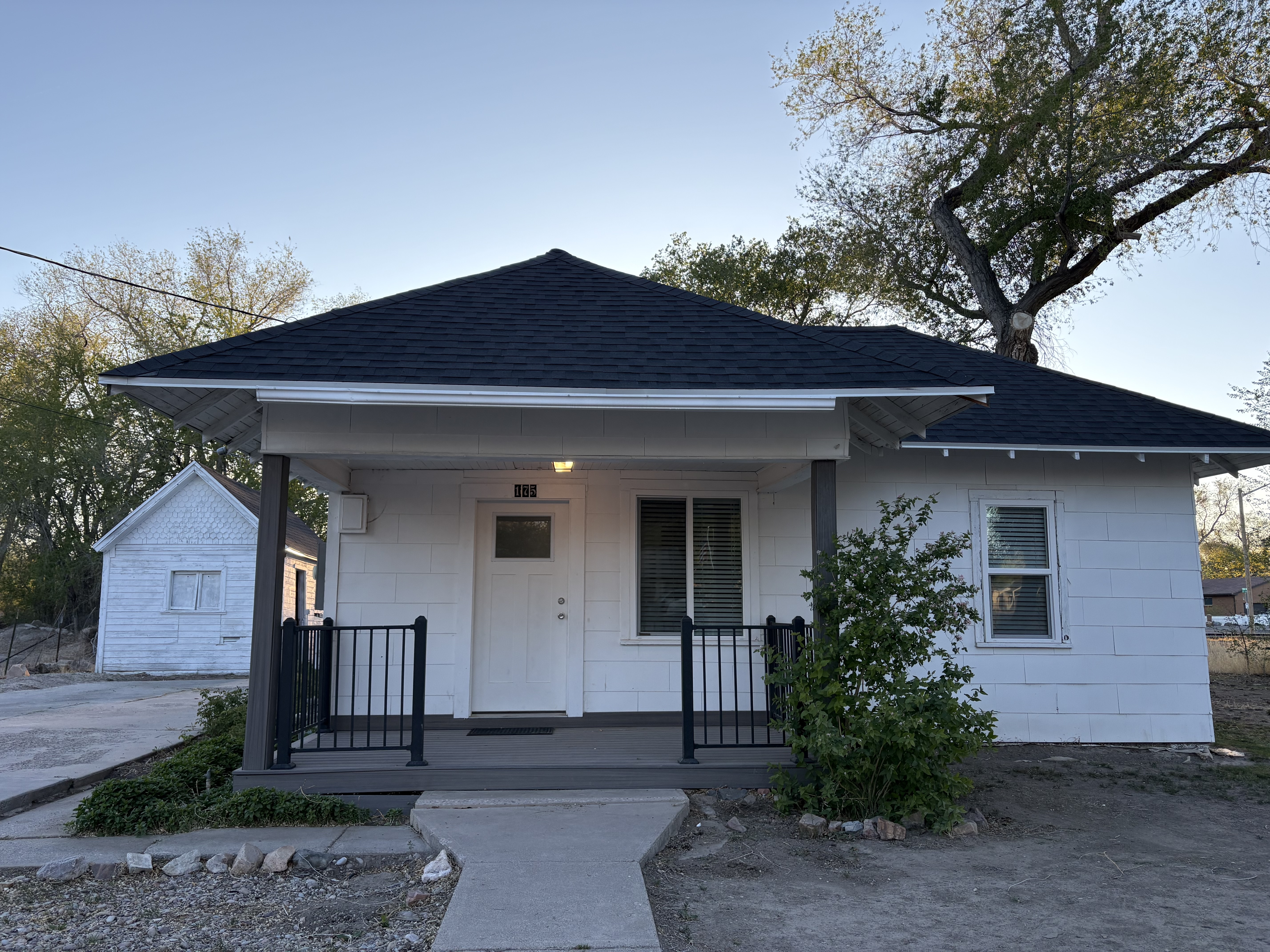 Delta House: 175 N 400 W