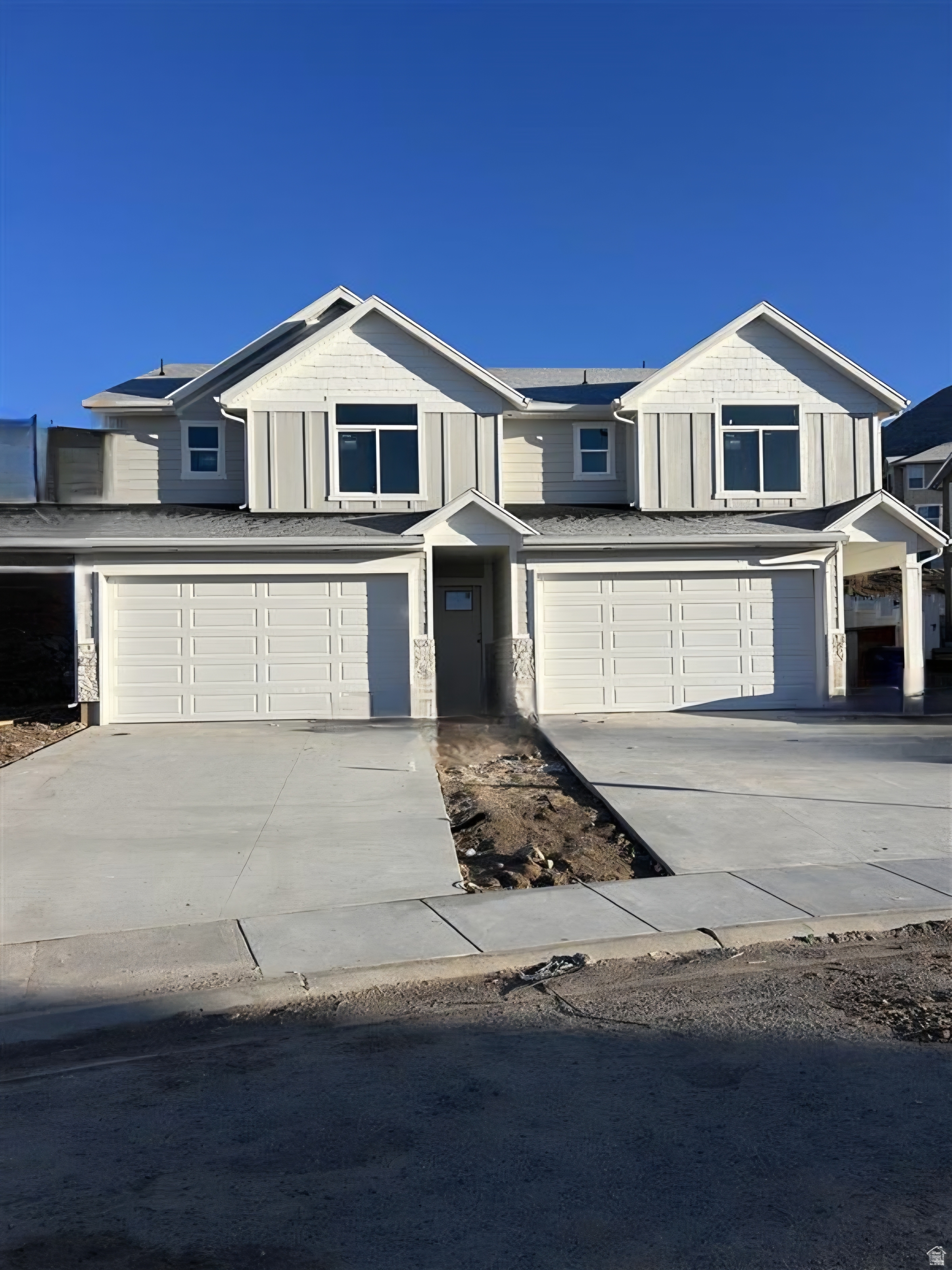 Morgan Townhome: 877 N Violet Dr