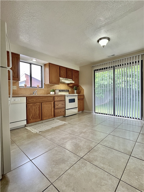 Layton Apartment: 3322 N Fairfield Rd