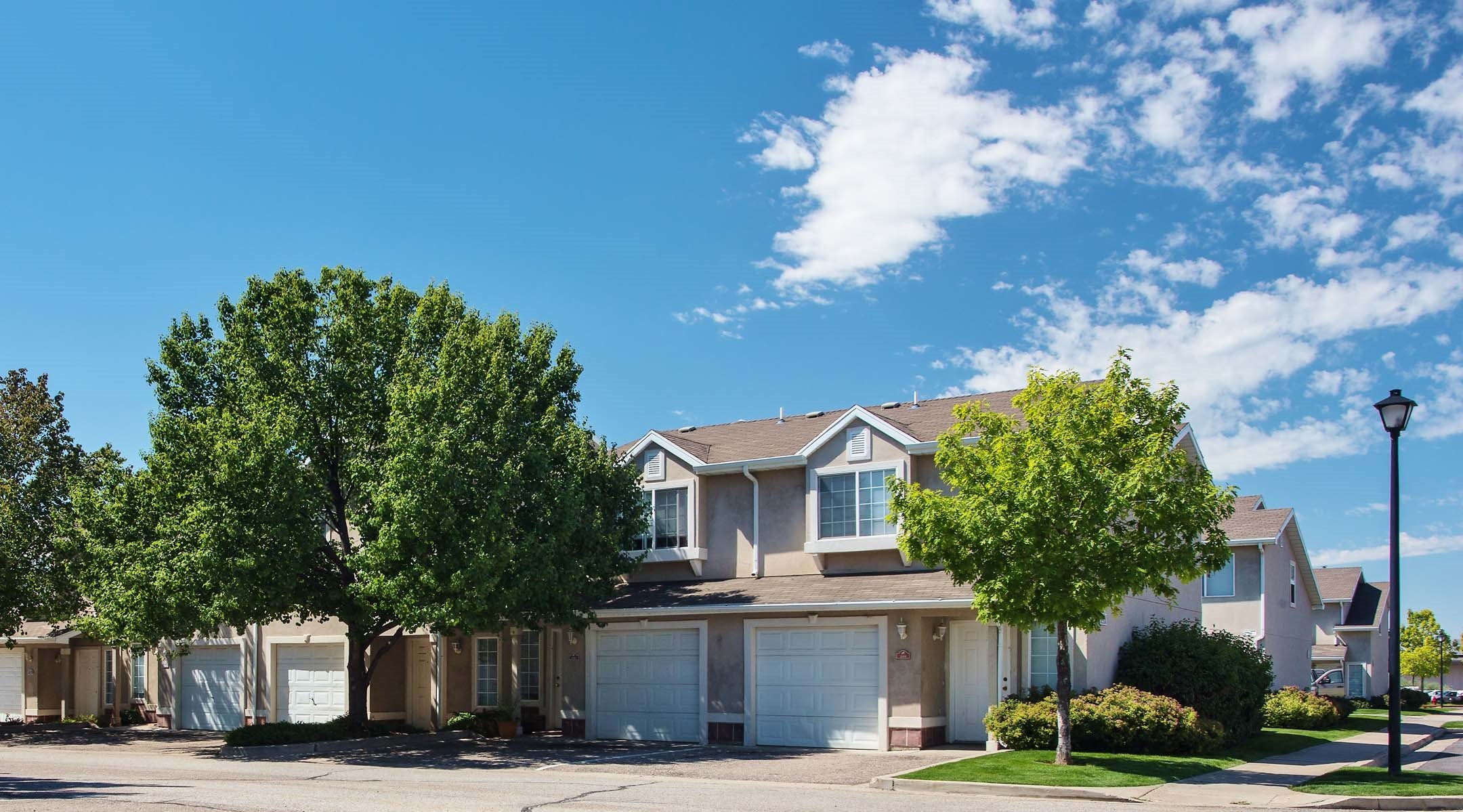 Oakstone & Country Oaks Apartment for rent at 1550 S 1000 E