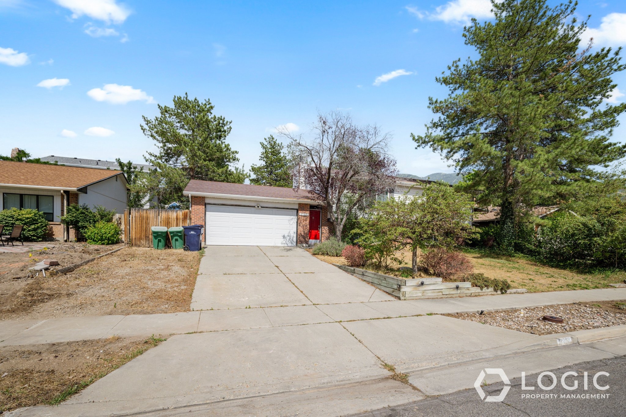 Sandy House: 12093 S Pineridge Rd