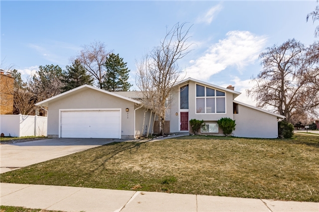 Midvale Multiplex: 512 E Larchwood Dr