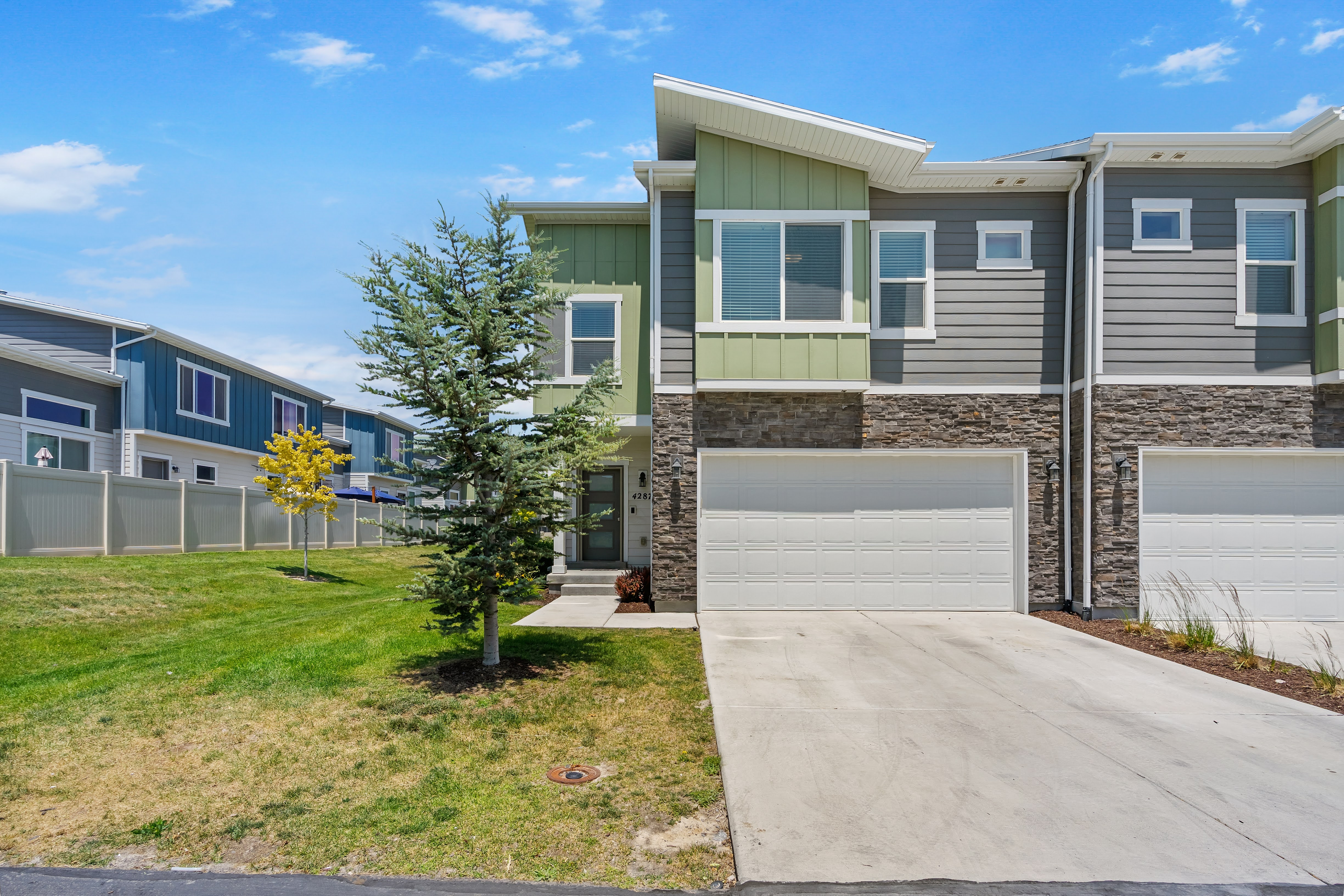 Eagle Mountain Townhome: 4287 E Golden Grv
