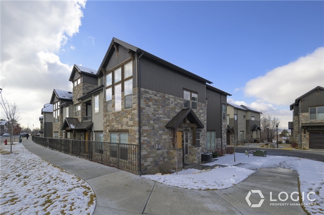 Sandy House: 10408 S Beetdigger Blvd