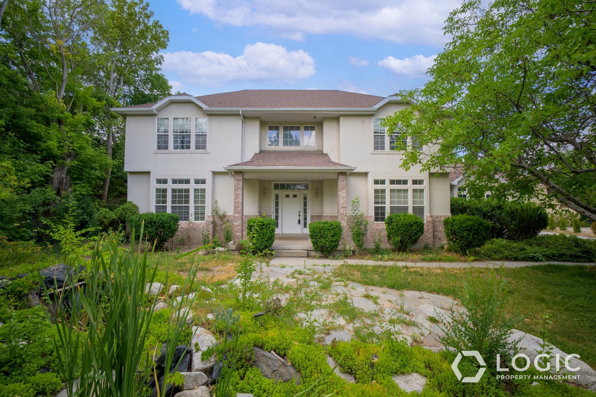 Sandy House: 1958 E Creek Rd