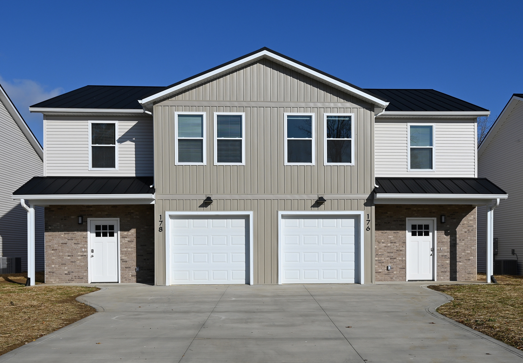 Mansfield Townhome: 176 Brushwood Dr