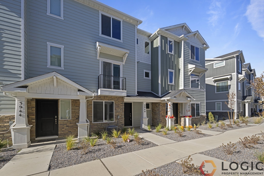 Eagle Mountain Townhome: 3948 N Eagle Point Ln