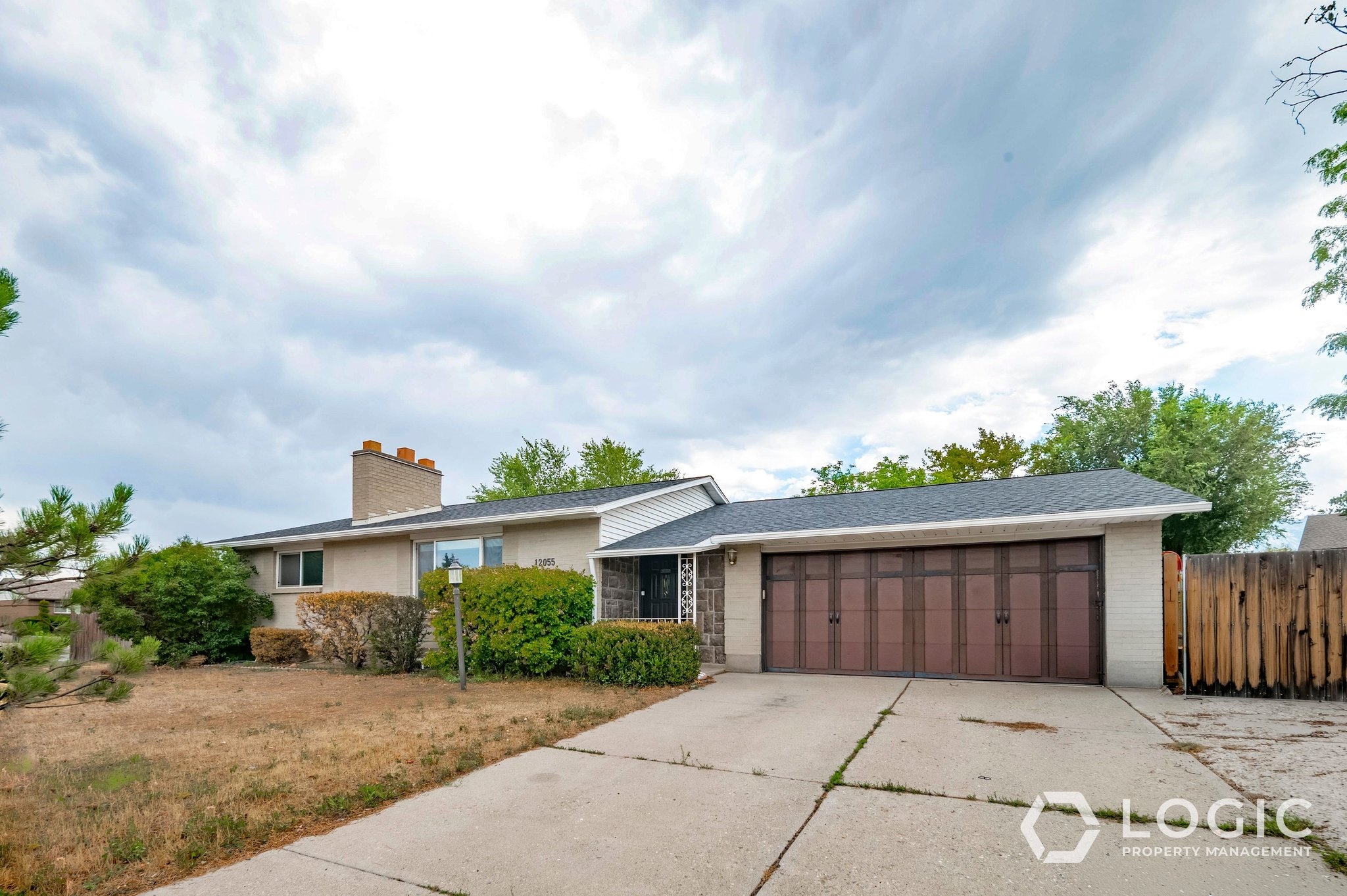 Sandy House: 12055 S Cinnamon Ridge Rd