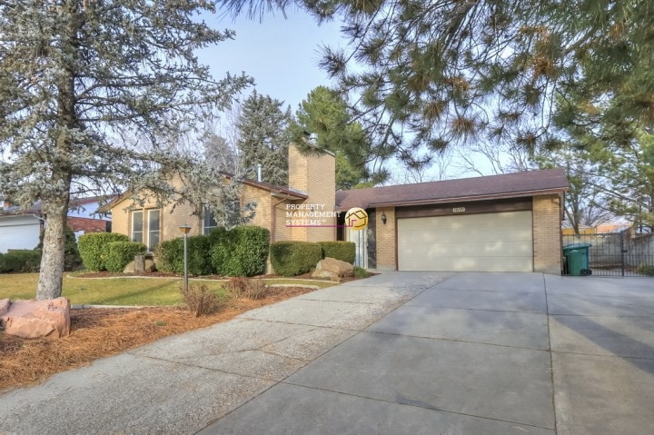 Sandy House: 12131 S Mill Ridge Rd