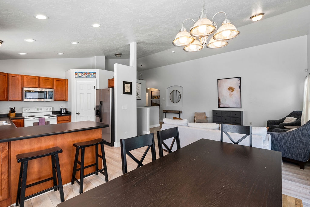 Provo Sublease or Student Contract: 1231 S 1440 E