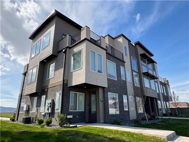 Salem Townhome: 1866 N 510 W