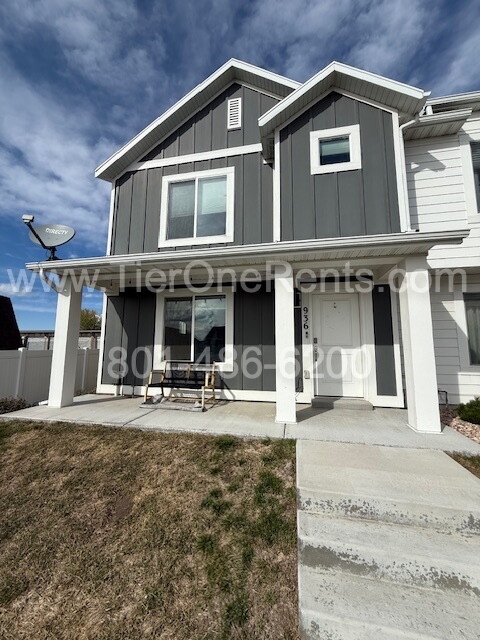 Layton Townhome: 936 E Hercules Ct