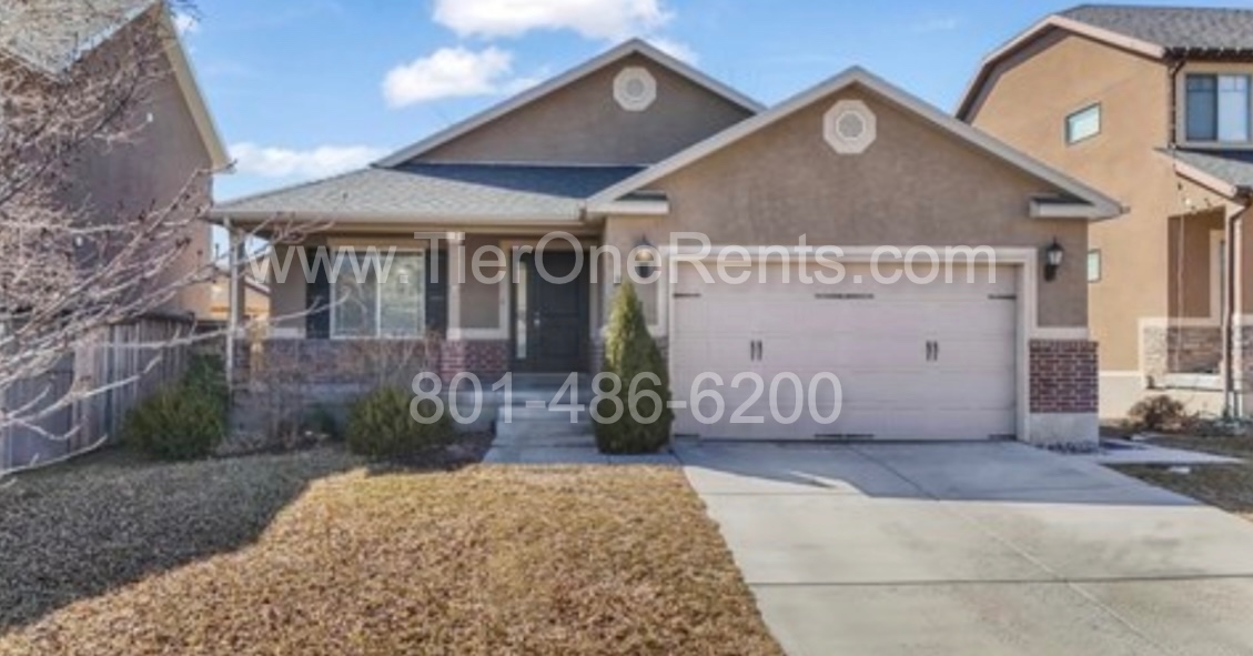 Eagle Mountain House: 3818 E Rose Hearty Ln