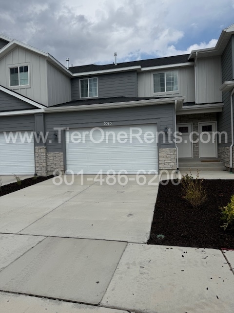Eagle Mountain Townhome: 2075 E Canyonlands Ln