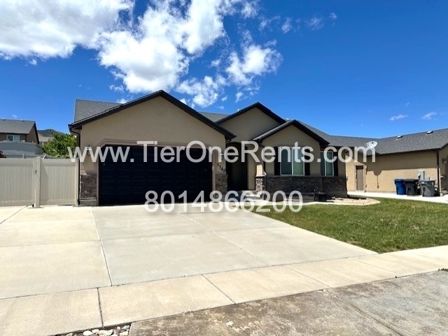 Saratoga Springs House: 3349 S Hawk Dr