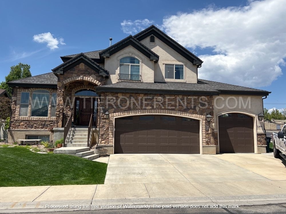 South Jordan House: 11676 S Groves Meadow Cir