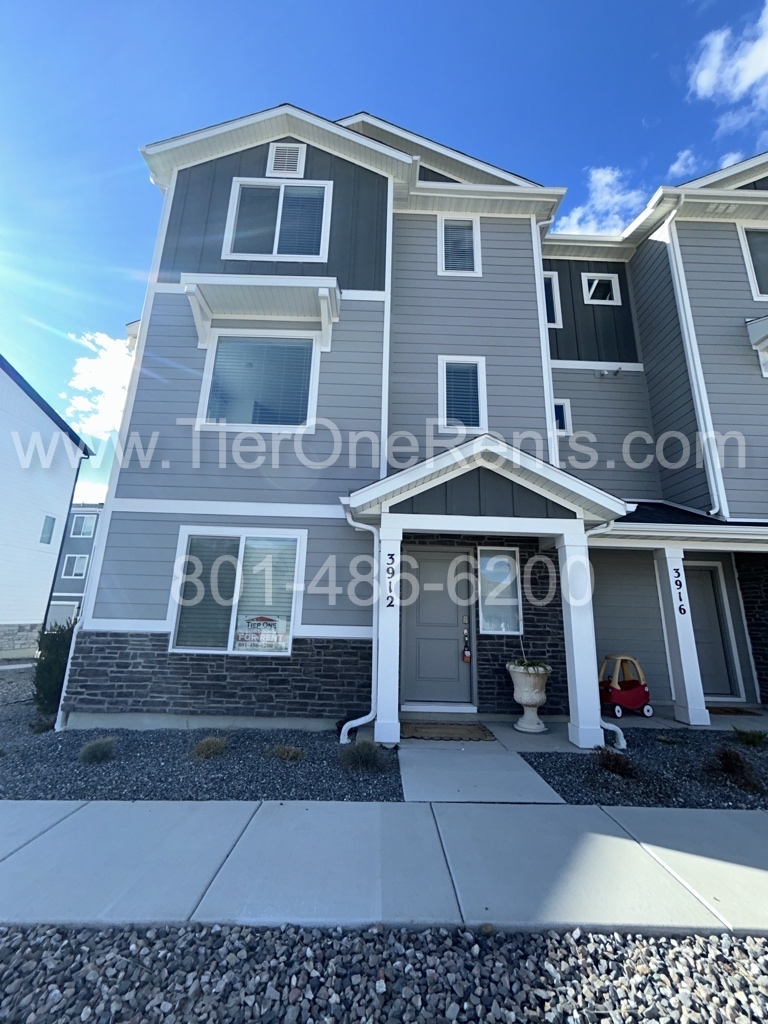 Eagle Mountain House: 3912 N Cougar Ln