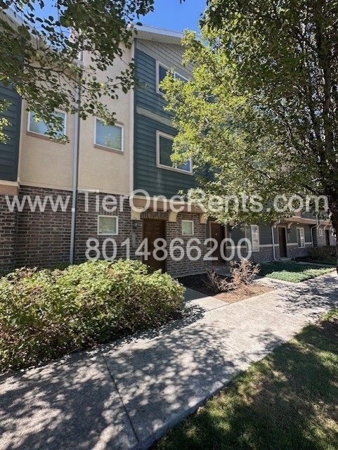 Sandy Townhome: 8272 S Bellingham Dr