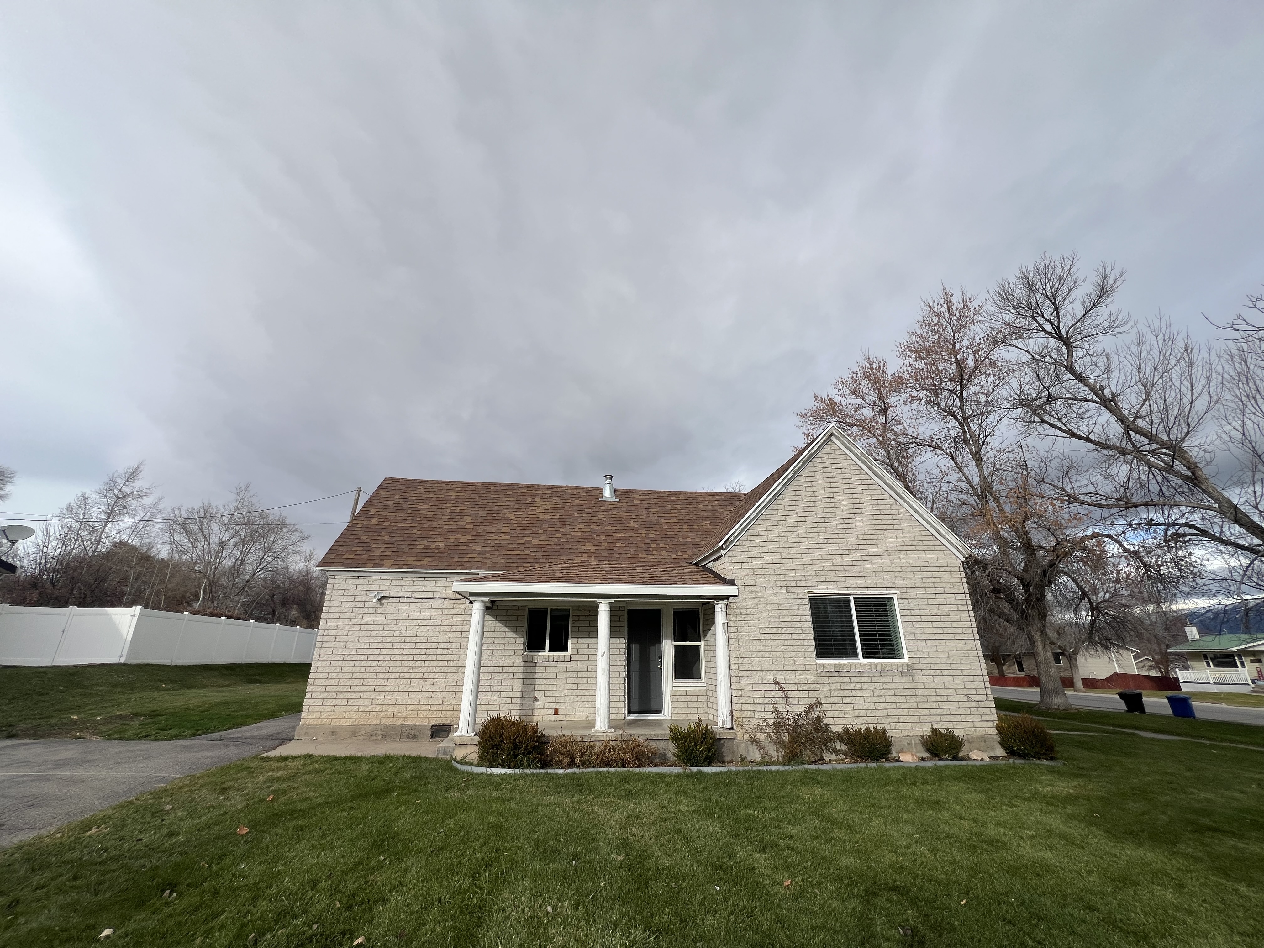 Wellsville House: 215 N 100 W