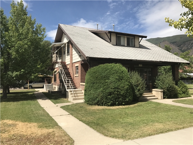 Springville Townhome: 136 W Center St