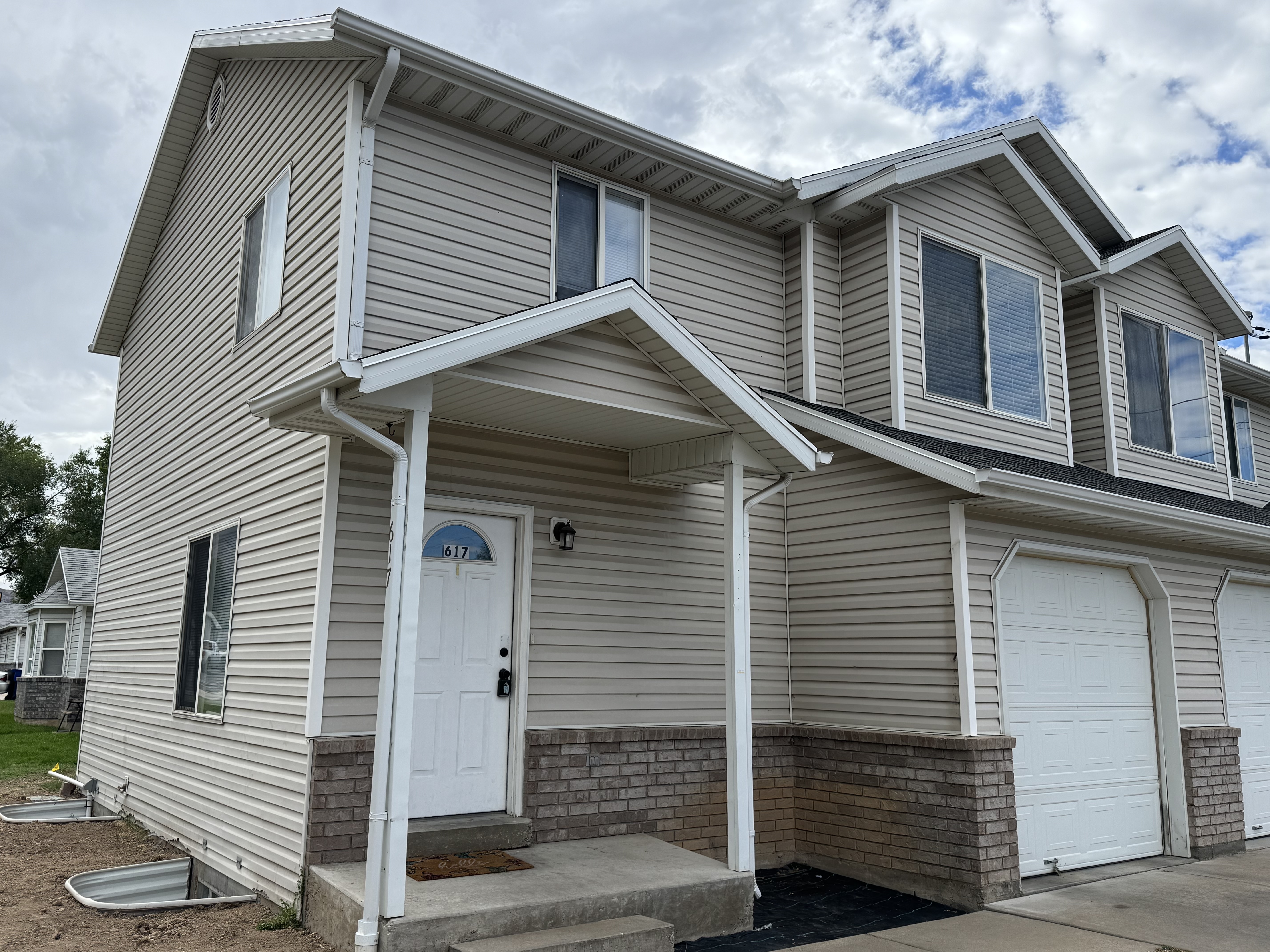 Ogden Townhome: 617 Monroe Blvd