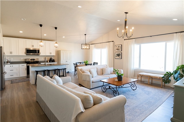 Eagle Mountain House: 2823 E Clarkstone Dr