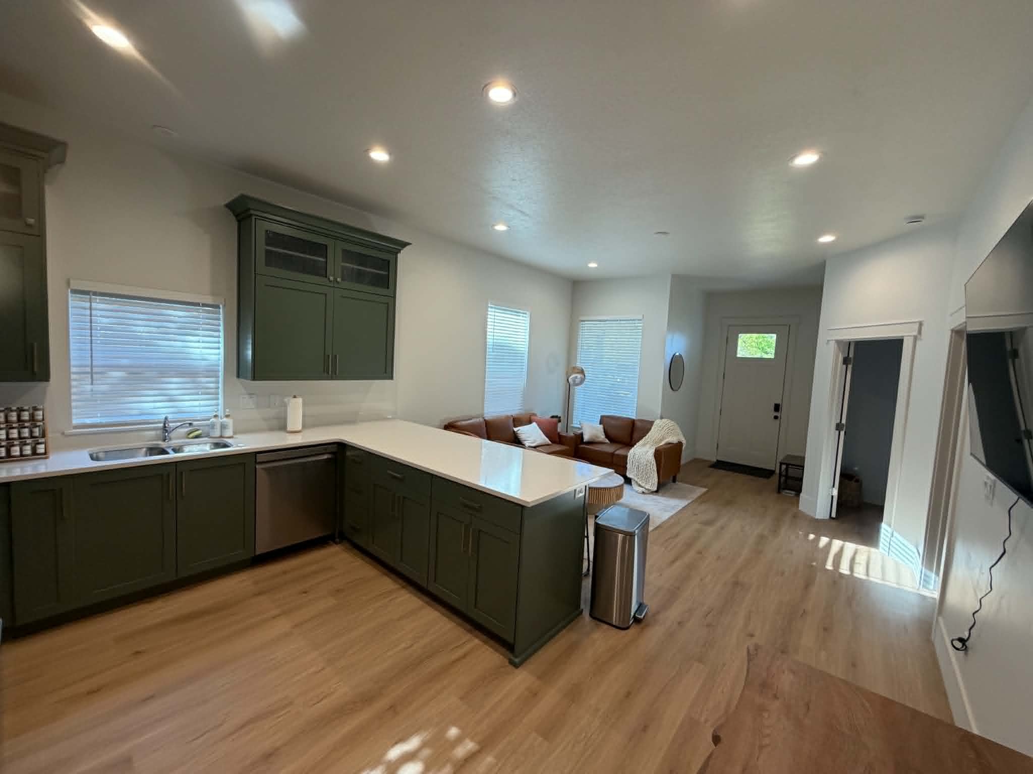 Logan House: 465 W 100 S
