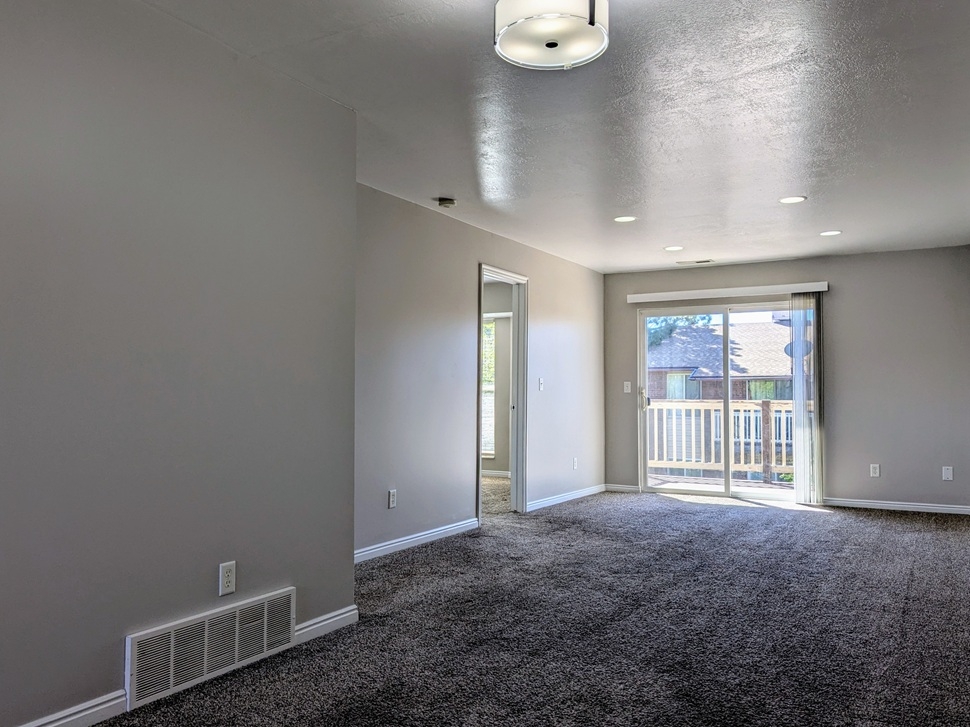 Roy Condo: 2785 W 5525 S