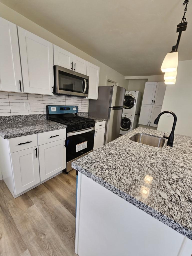 Midvale House: 7755 S Chapel St