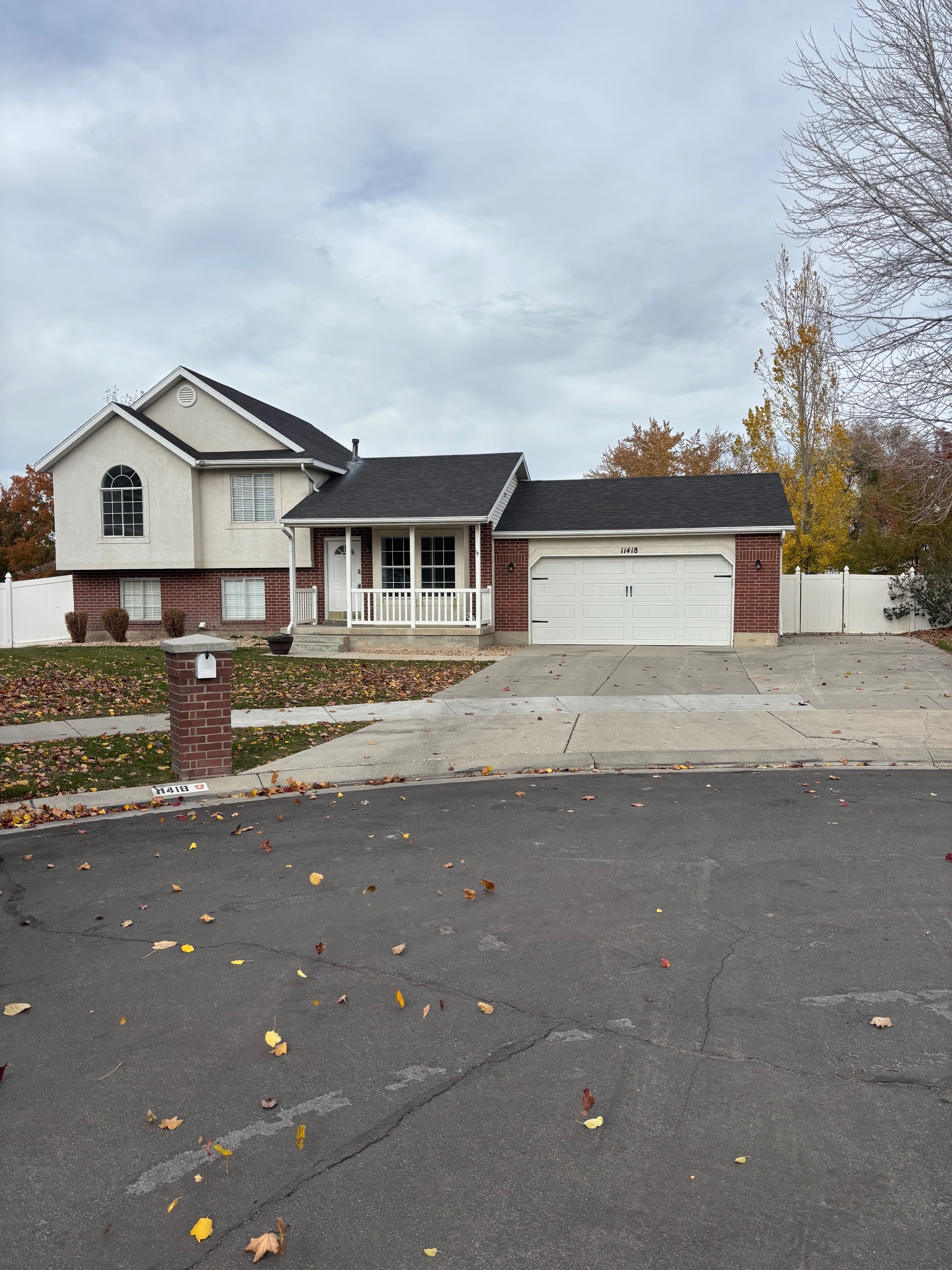 Draper House: 11418 S Loganberry Ct