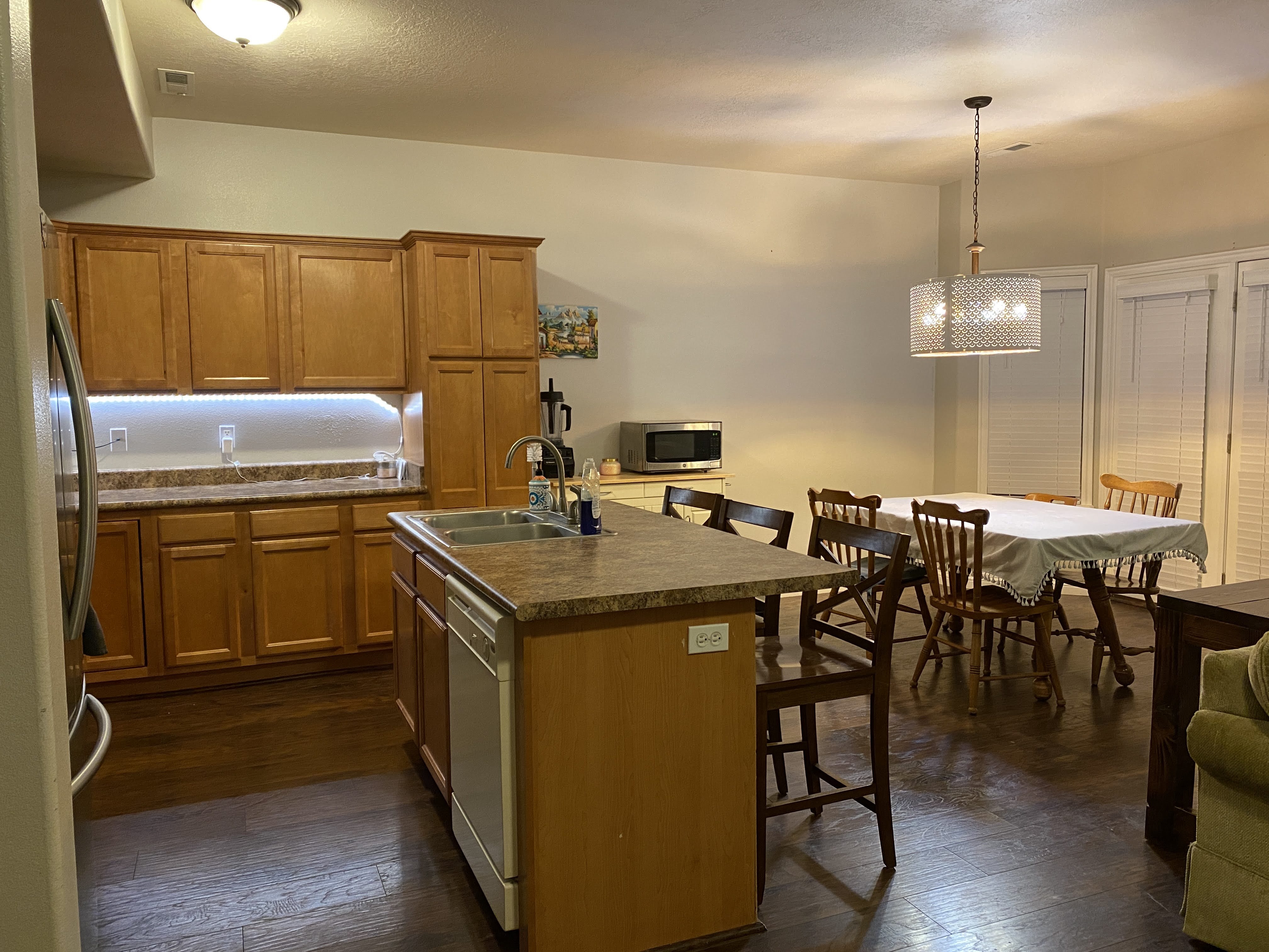 Saratoga Springs Single Room: 235 E Sunshine Dr