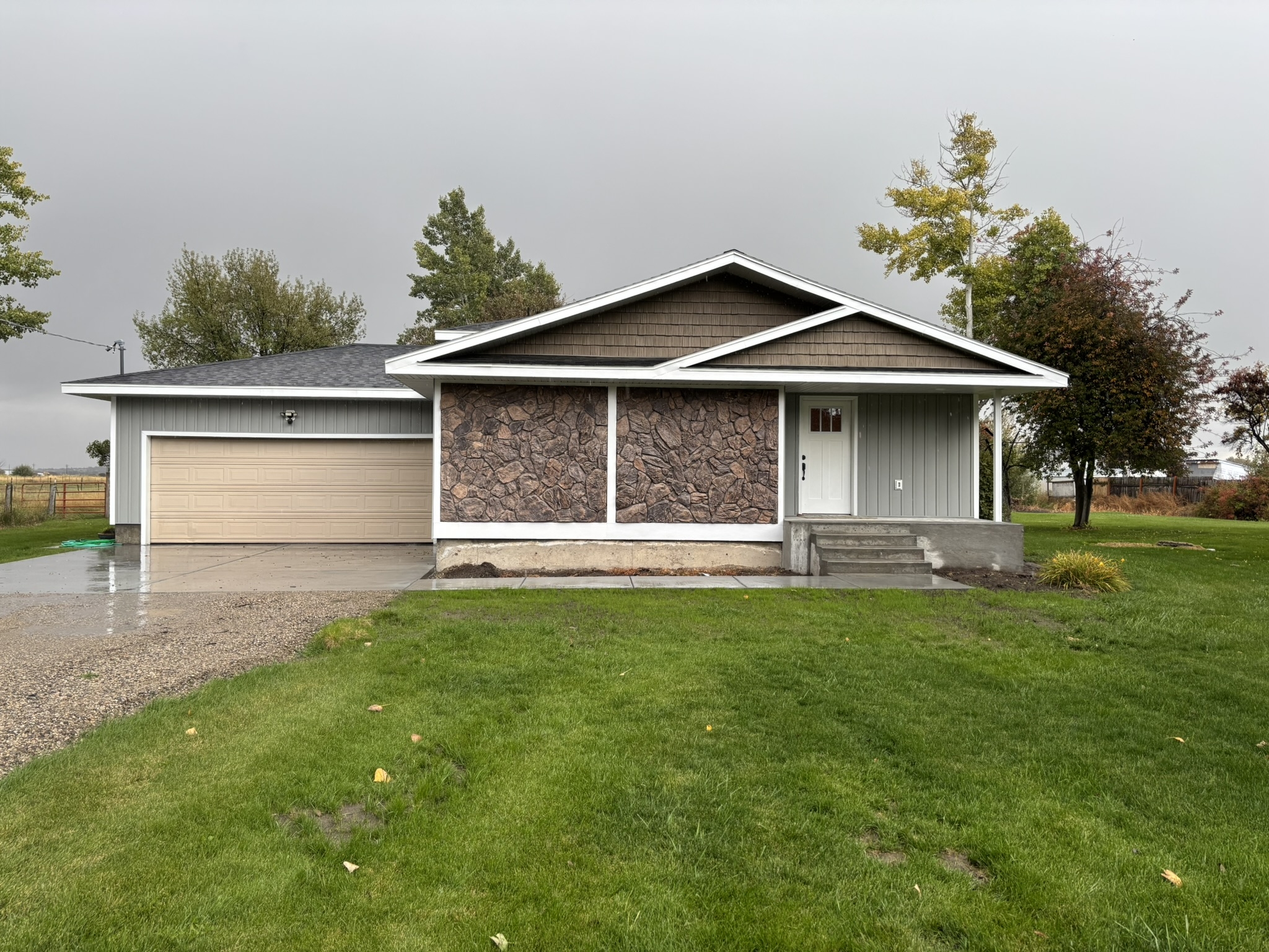 Rexburg House: 2220 S 4000 W
