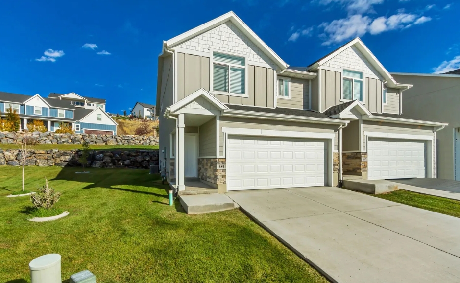 Morgan Townhome: 889 N Ruby St