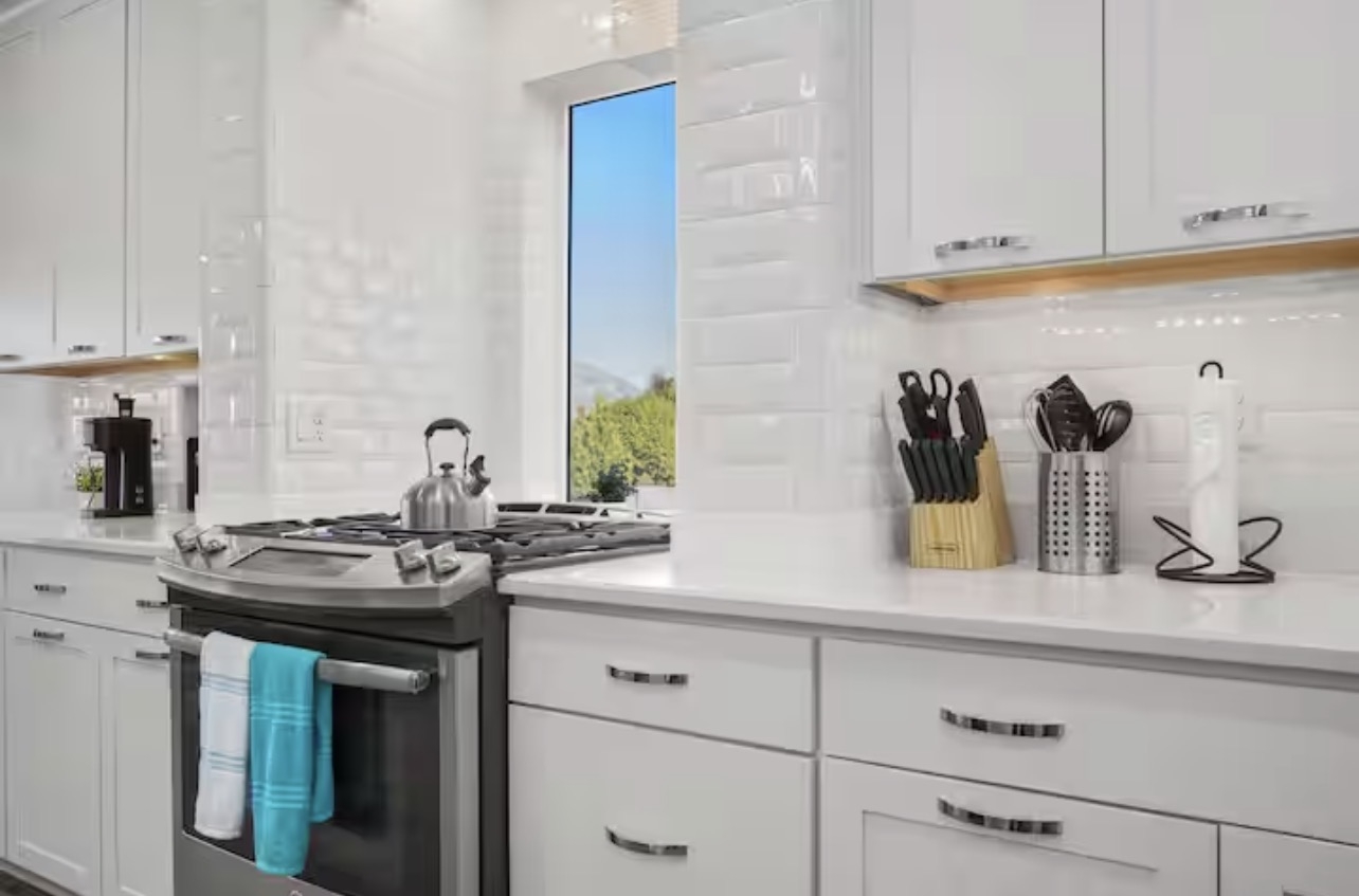 South Jordan House: 3568 W Raphi Pl