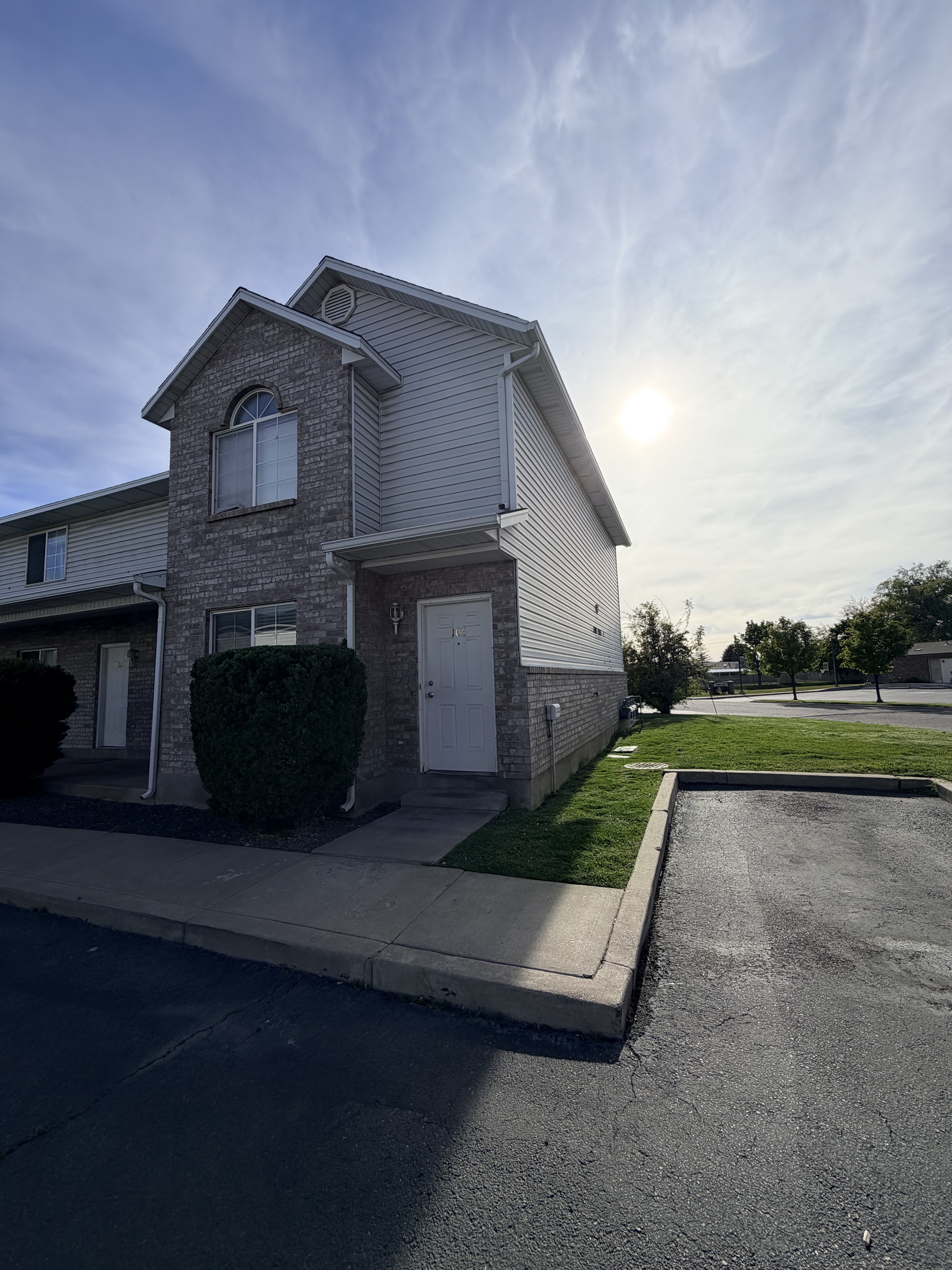 Clearfield Townhome: 1100 E 1525 S