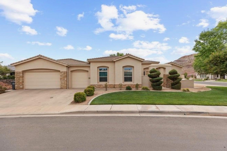 Saint George House: 363 N Lost Creek Dr