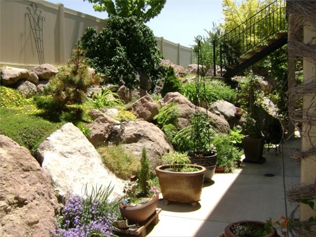 West Jordan House: 8687 S Cajean Cir