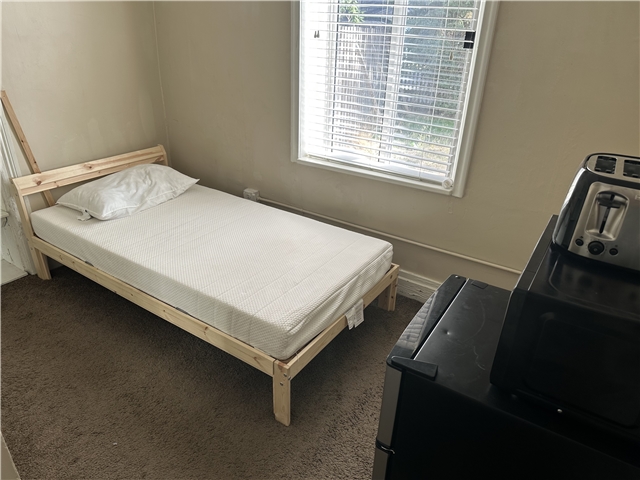 Provo Single Room: 489 S 200 E