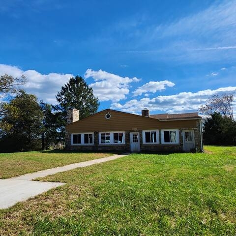 Reva House: 2033 Novum Rd