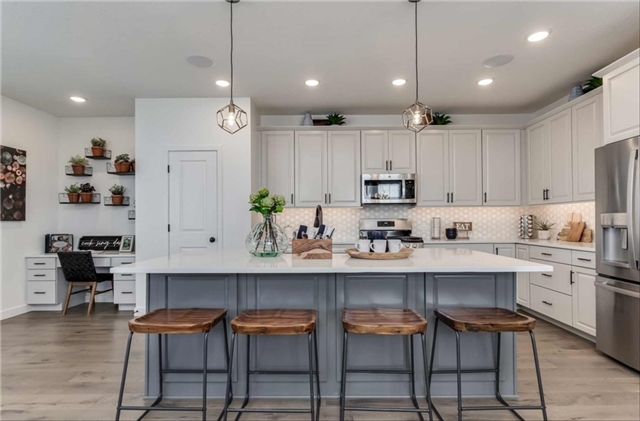 South Jordan House: 11549 S Dorian Dr